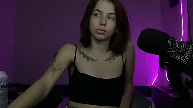 Chat +18 de NOVELLAA ao vivo