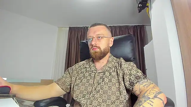 Živý XXX chat Findom_guy
