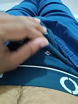 Rocky-badboy_cum4me 网络视讯表演