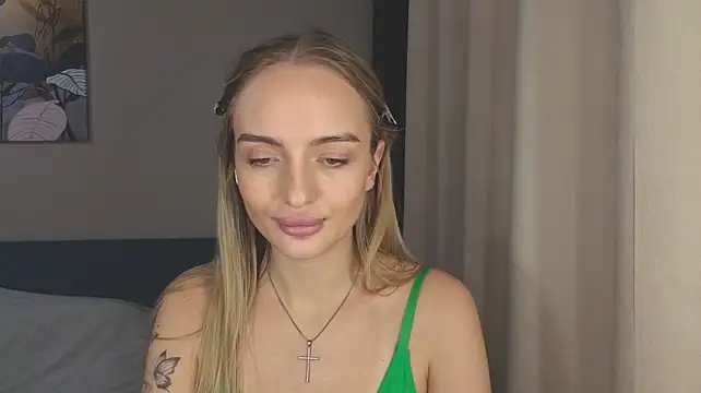 XXX chat uživo modela A_delina