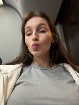 -missbehaving-'s Live XXX Chat