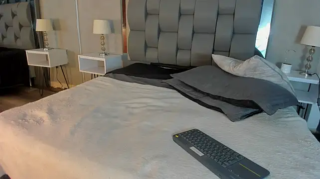 Chat +18 de Charlie___Musk ao vivo