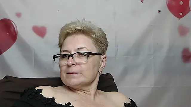 EmiliaGree Chat XXX live