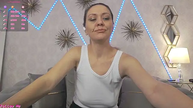 EllaMilf_ Adlı Modelin Canlı XXX Sohbeti
