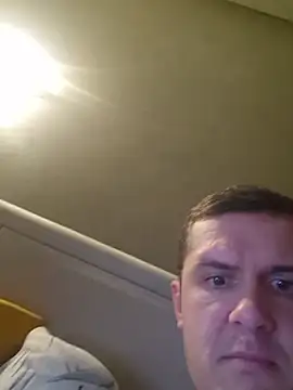 FallingAnswer56 élő XXX-chatje
