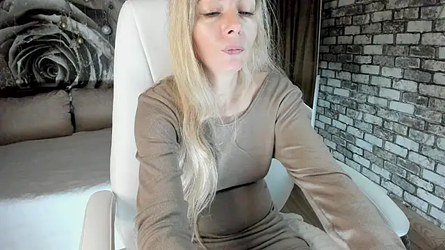 Eva_Melow 现场XXX聊天