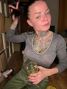 Chat XXX en directo de SkinnyLilly