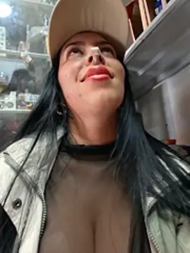 LuiannaのライブXXXチャット