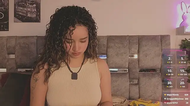 emilyrouxe XXX чат на живо