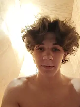 EmoWhiteBoy18's Live XXX Chat