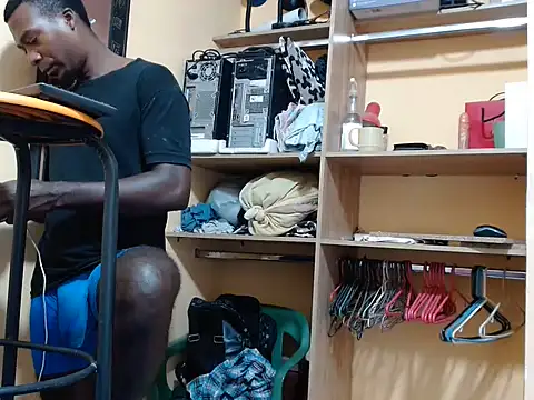 kurtbigcock Chat XXX in diretta