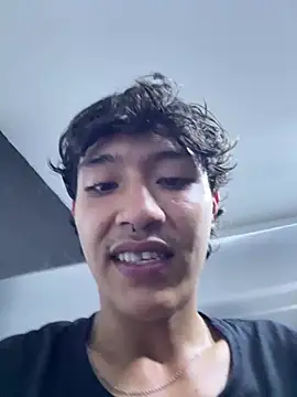 TonnyBottom live XXX chat