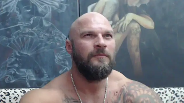 viking_30 élő XXX-chatje