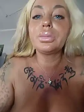 MiaMooly's Live XXX Chat