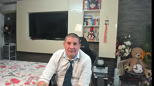 SpartacusDaddy48 XXX чат на живо