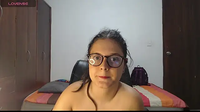 Chatroom XXX en direct de MadieeLorez
