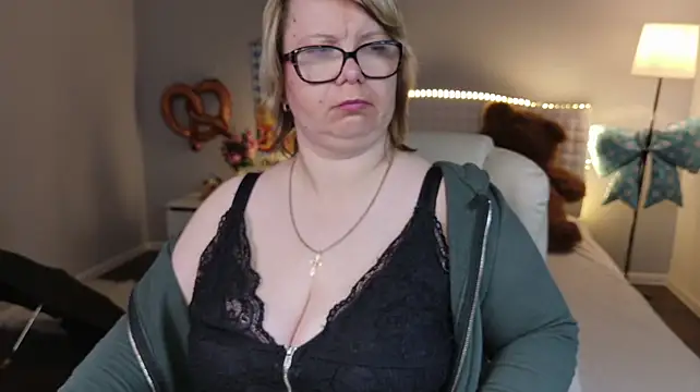 BonnnyBoobsy 现场XXX聊天