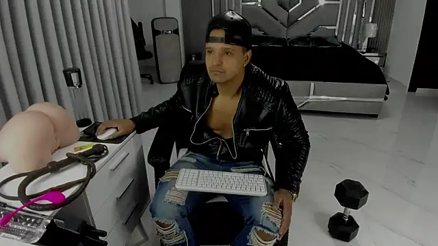master_leather élő XXX-chatje