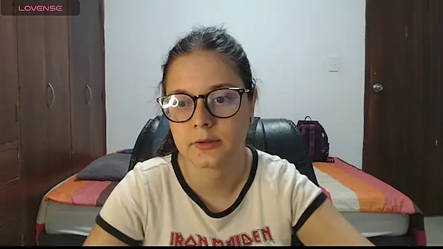 XXX chat uživo modela MadieeLorez