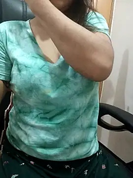 Tanha18 লাইভ XXX চ্যাট