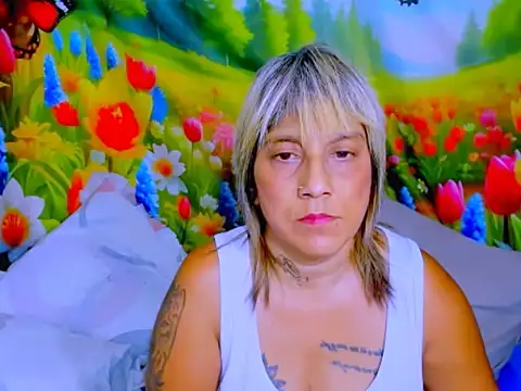 indianroxy Adlı Modelin Canlı XXX Sohbeti