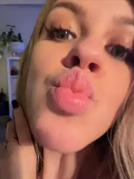 Chat +18 de Love_Bri ao vivo
