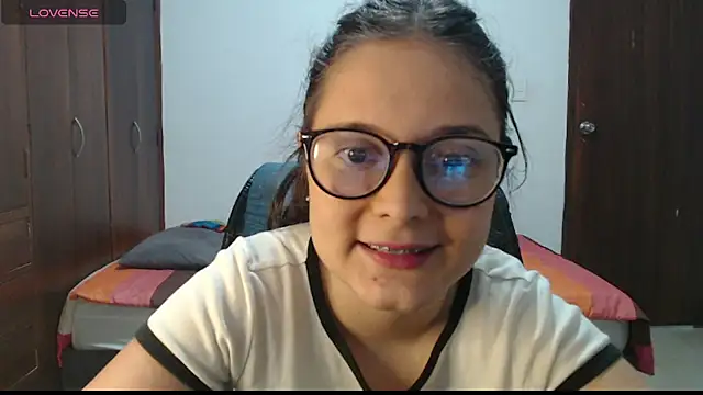 צ'אט XXX בשידור חי של MadieeLorez