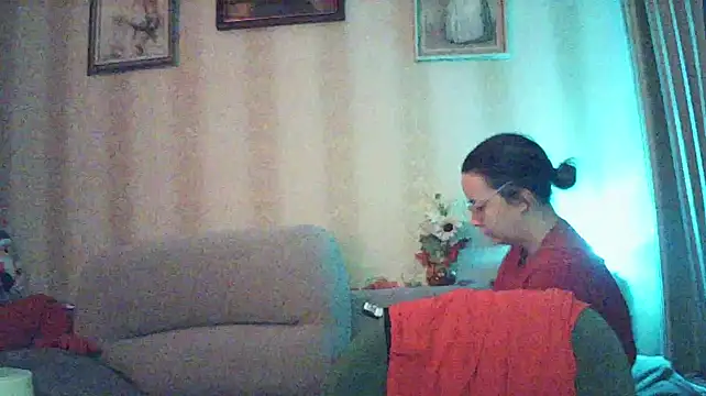 دردشة MoodieMira الجنسية المباشرة