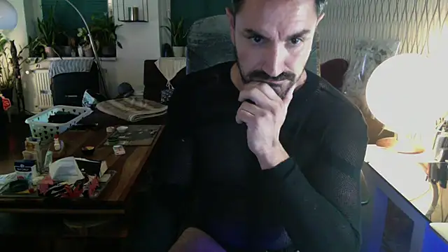 tomz0819 élő XXX-chatje