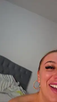 CrazyBhonnieX Live XXX-Chat