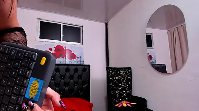 pinky_f00x's Live XXX Chat