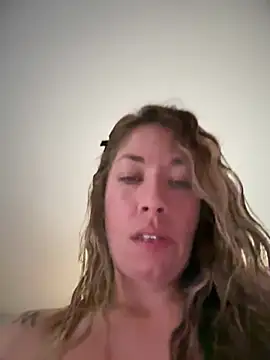 MiraKisss Chat XXX in diretta