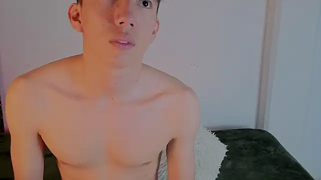 Chat +18 de Adriann_voss ao vivo