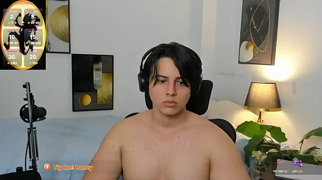 Show modela Thom_Ohtani na web-kameri
