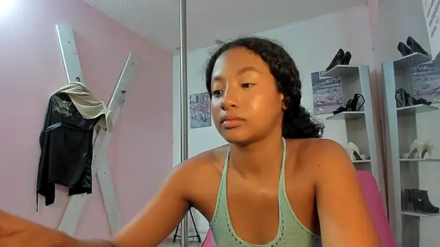 Doll-Star Chat XXX in diretta