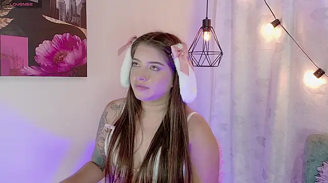 Chat +18 de Lia_little18 ao vivo
