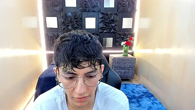 ElanGiraldo Show in webcam