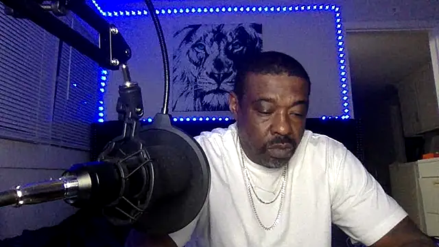 XXX chat uživo modela BigDaddyDy