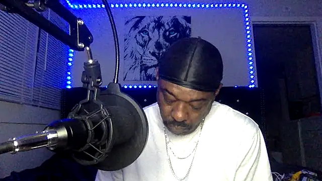 Онлайн чат XXX BigDaddyDy