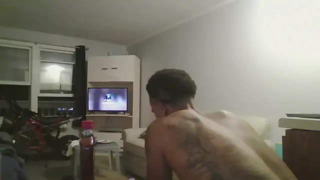 XXX chat uživo modela Davidlee59