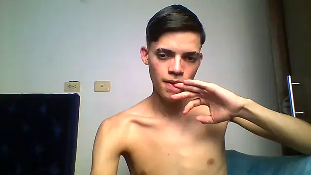 Latinos_2001's Live XXX Chat