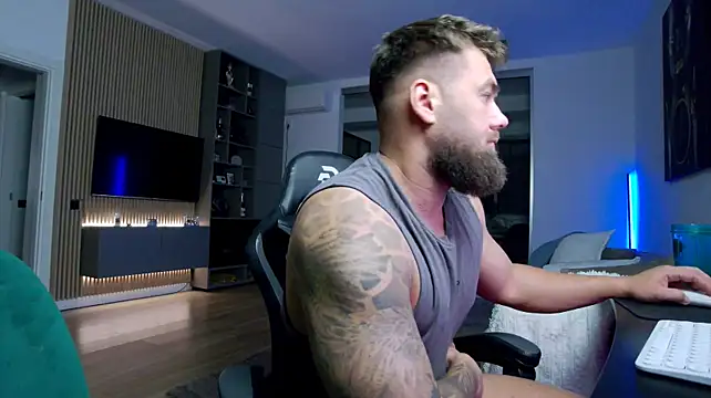 UbbeViking Adlı Modelin Canlı XXX Sohbeti