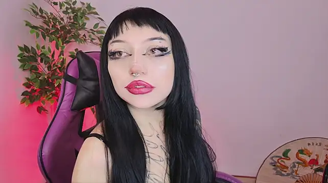 Chat +18 de catipetite ao vivo