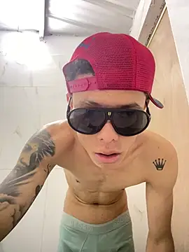 XXX chat uživo modela LuiguiMoore