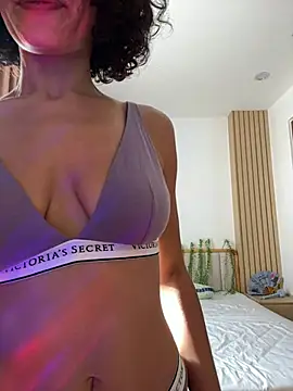 _CurlySue_ Chat XXX in diretta