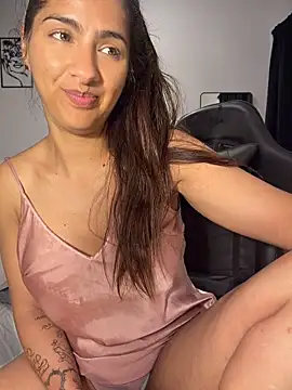 chicachocolate01 Adlı Modelin Canlı XXX Sohbeti