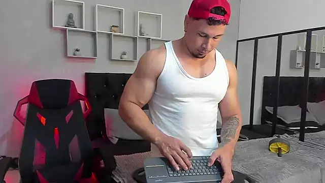 tyler_hank01 Chat XXX in diretta