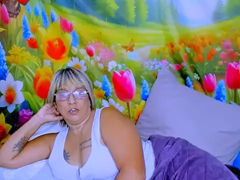 indianroxy's Live XXX Chat