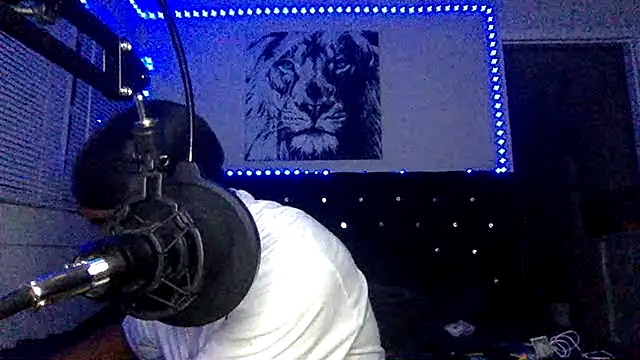 BigDaddyDy élő XXX-chatje