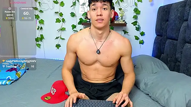 Luke_Muscle élő XXX-chatje